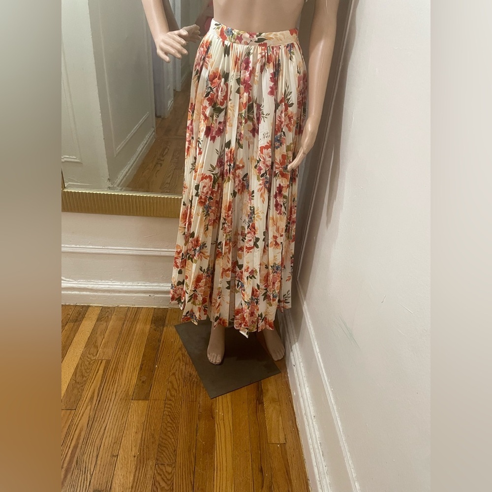 La Porte Floral Pleated Maxi Skirt in Cream and Coral - Picture 6 of 12